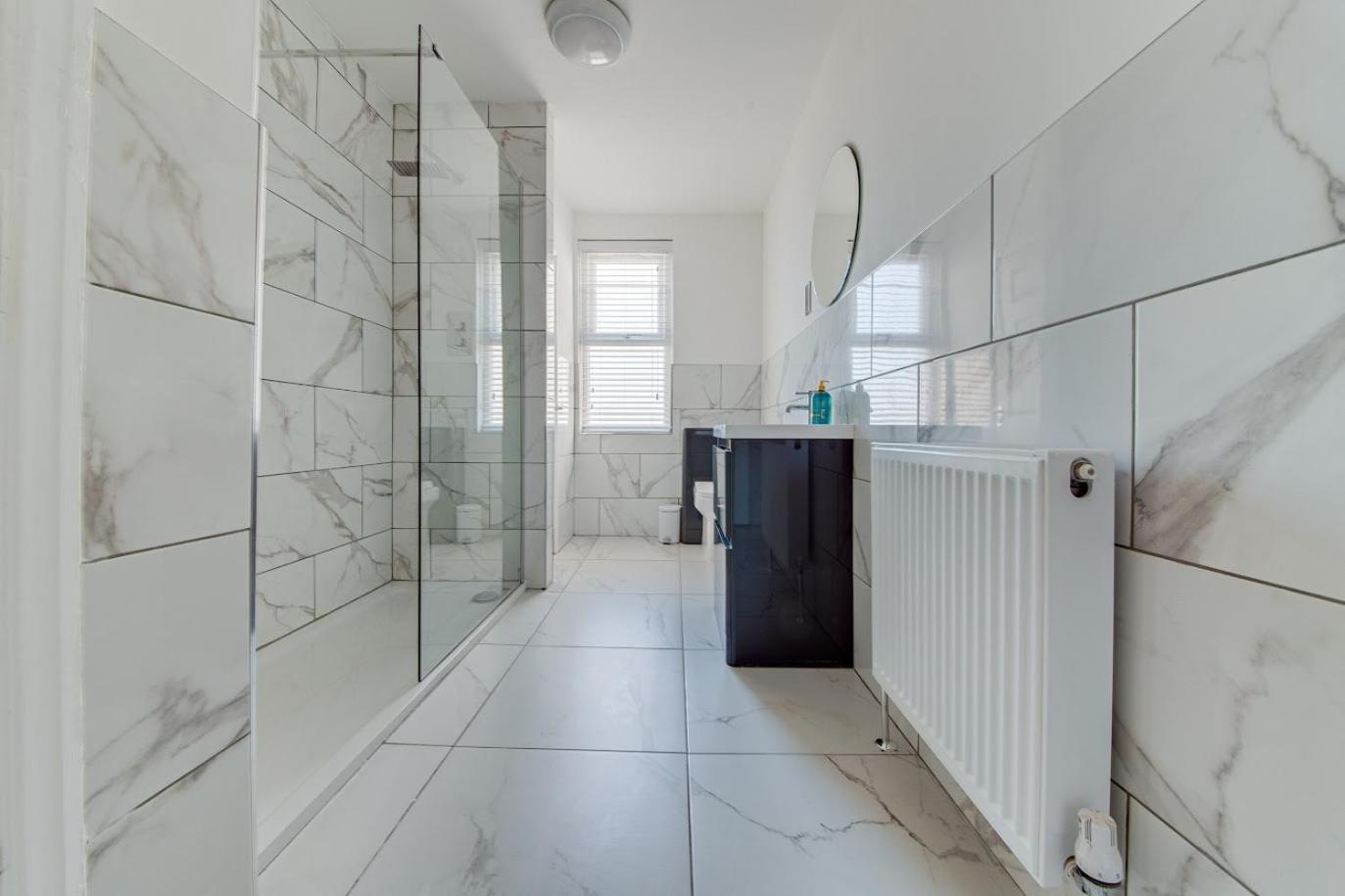 Guest house The Rockfield By Serene Stylish 6br Near Anfield With Bar Parking Virgin Media And Fast Wifi Liverpool