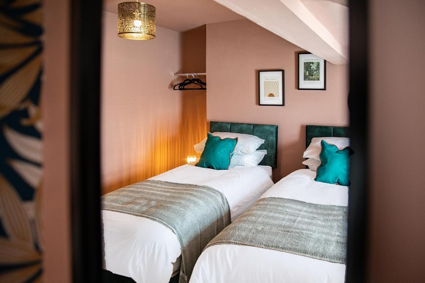 The Rockfield By Serene Stylish 6br Near Anfield With Bar Parking Virgin Media And Fast Wifi Guest house