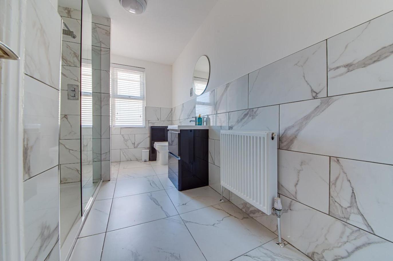 The Rockfield By Serene Stylish 6br Near Anfield With Bar Parking Virgin Media And Fast Wifi