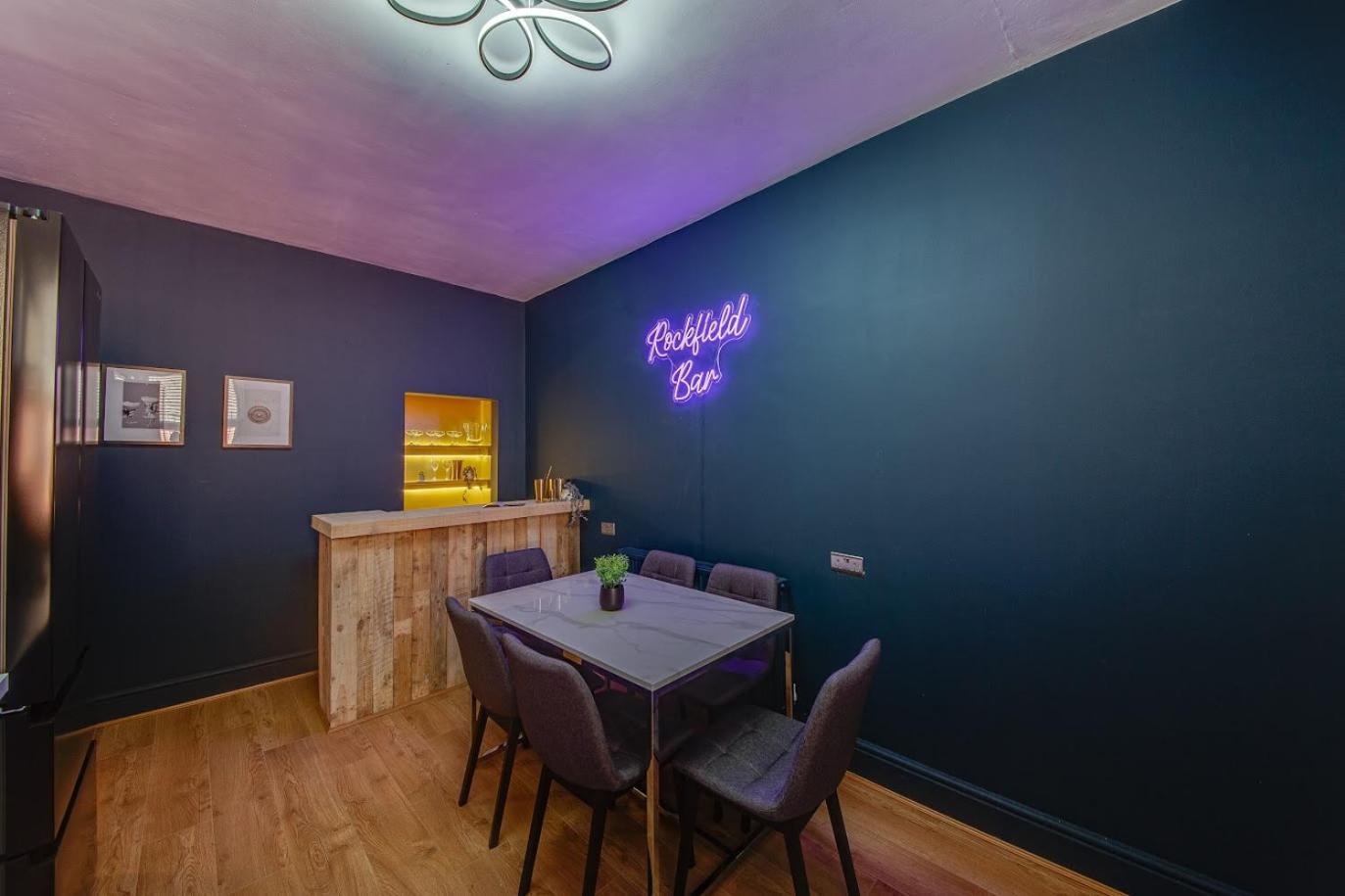 The Rockfield By Serene Stylish 6br Near Anfield With Bar Parking Virgin Media And Fast Wifi Guest house 4*