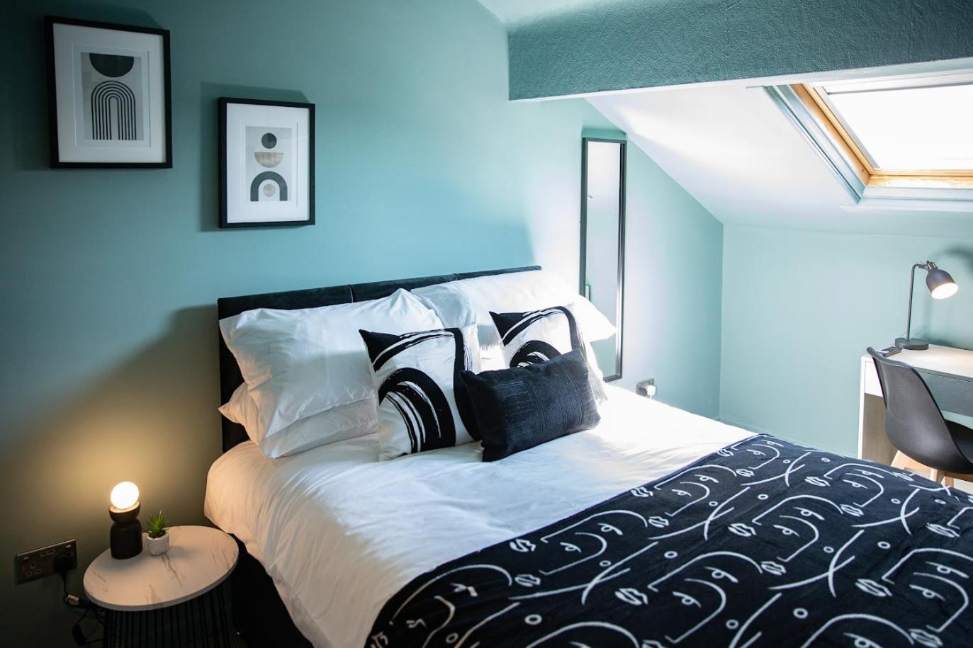 The Rockfield By Serene Stylish 6br Near Anfield With Bar Parking Virgin Media And Fast Wifi Guest house 4*