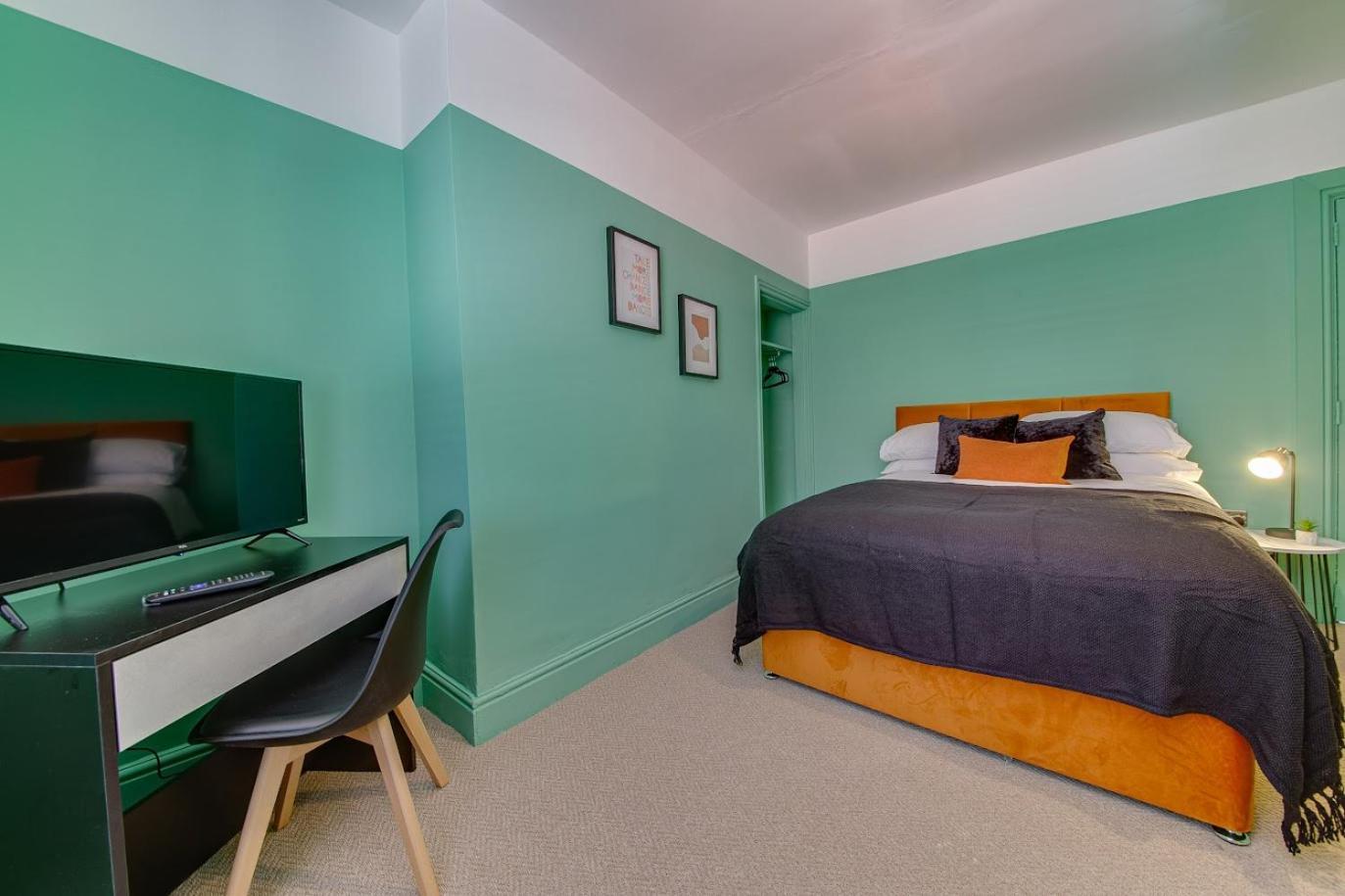 The Rockfield By Serene Stylish 6br Near Anfield With Bar Parking Virgin Media And Fast Wifi Guest house