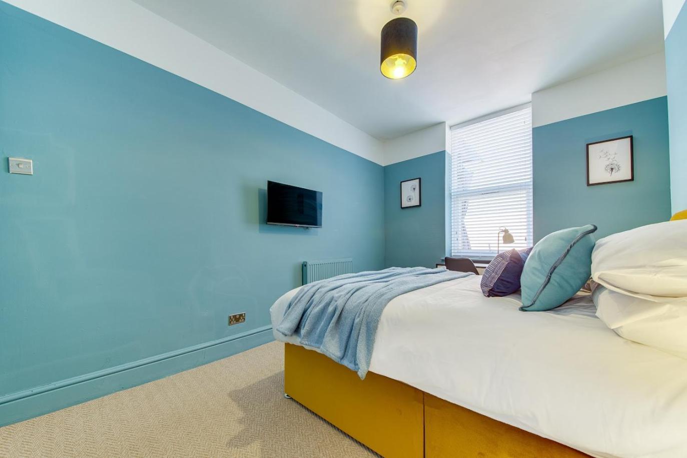Guest house The Rockfield By Serene Stylish 6br Near Anfield With Bar Parking Virgin Media And Fast Wifi
