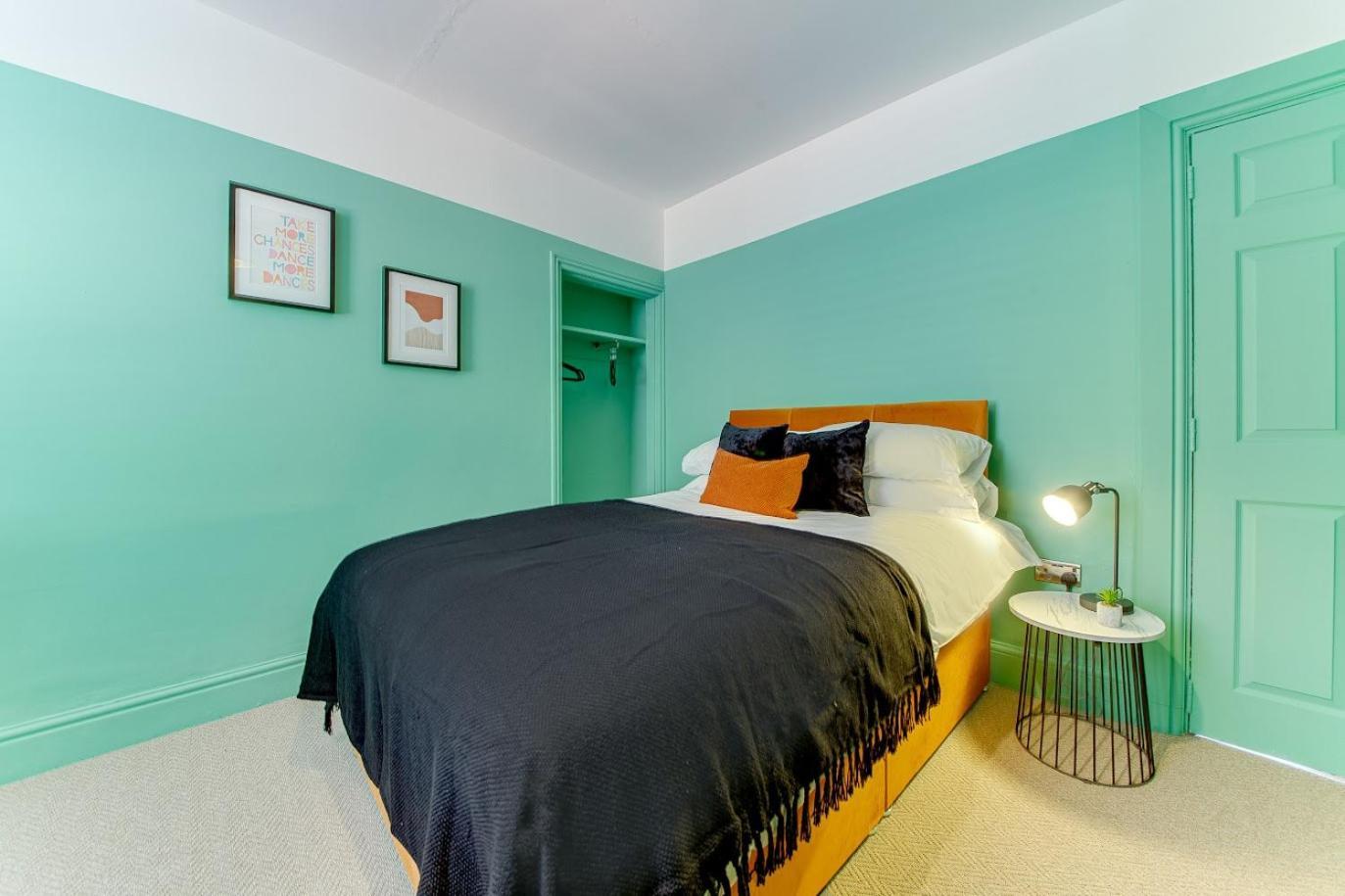 The Rockfield By Serene Stylish 6br Near Anfield With Bar Parking Virgin Media And Fast Wifi 4*