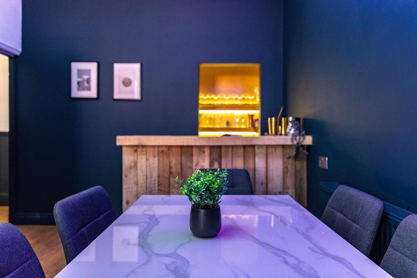 Guest house The Rockfield By Serene Stylish 6br Near Anfield With Bar Parking Virgin Media And Fast Wifi