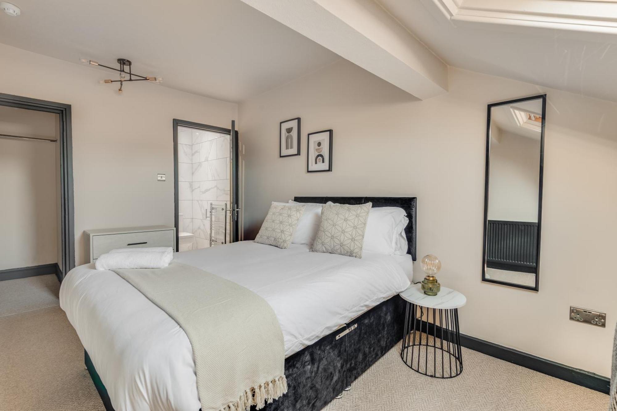 Guest house The Rockfield By Serene Stylish 6br Near Anfield With Bar Parking Virgin Media And Fast Wifi Liverpool