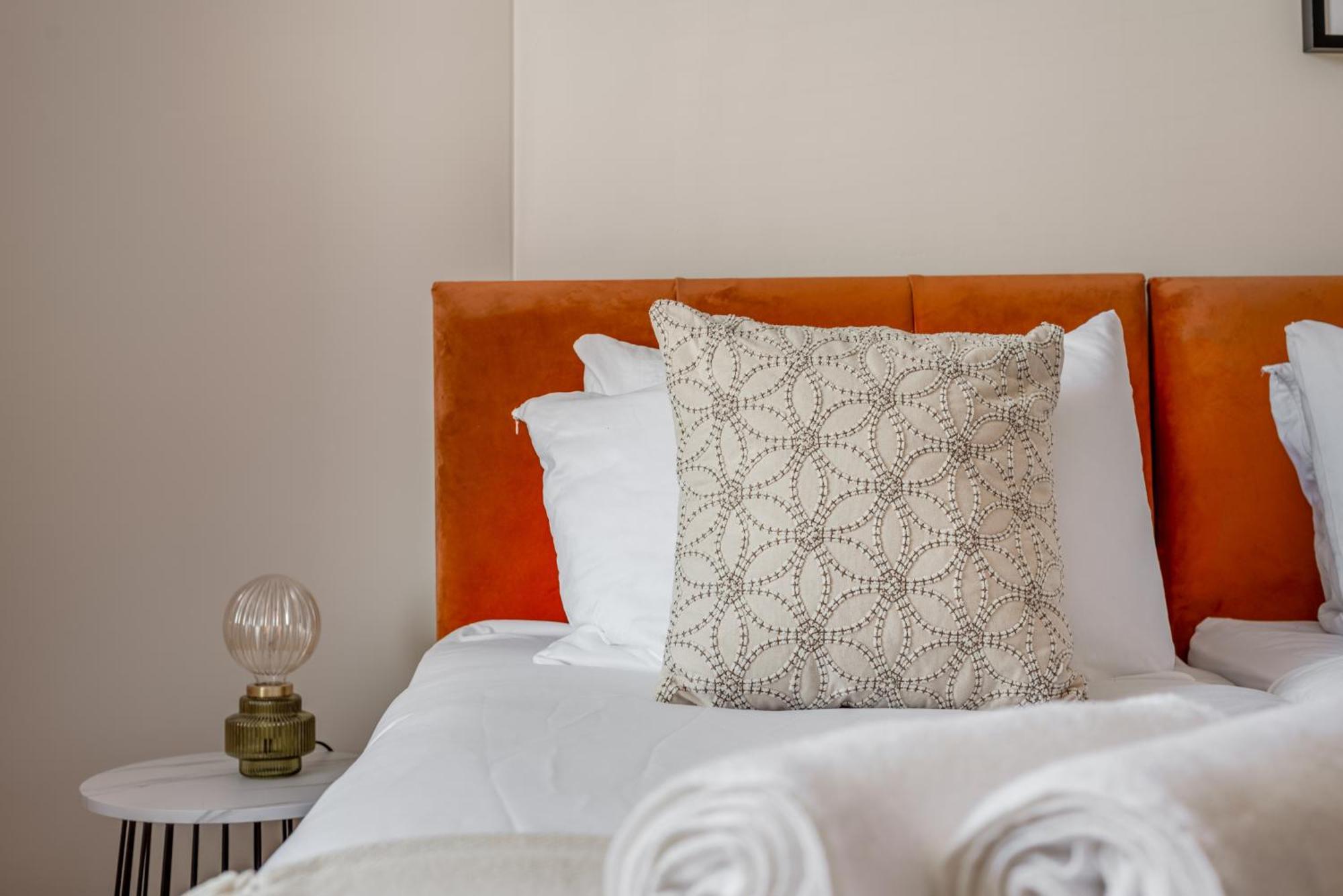 The Rockfield By Serene Stylish 6br Near Anfield With Bar Parking Virgin Media And Fast Wifi 4* Liverpool
