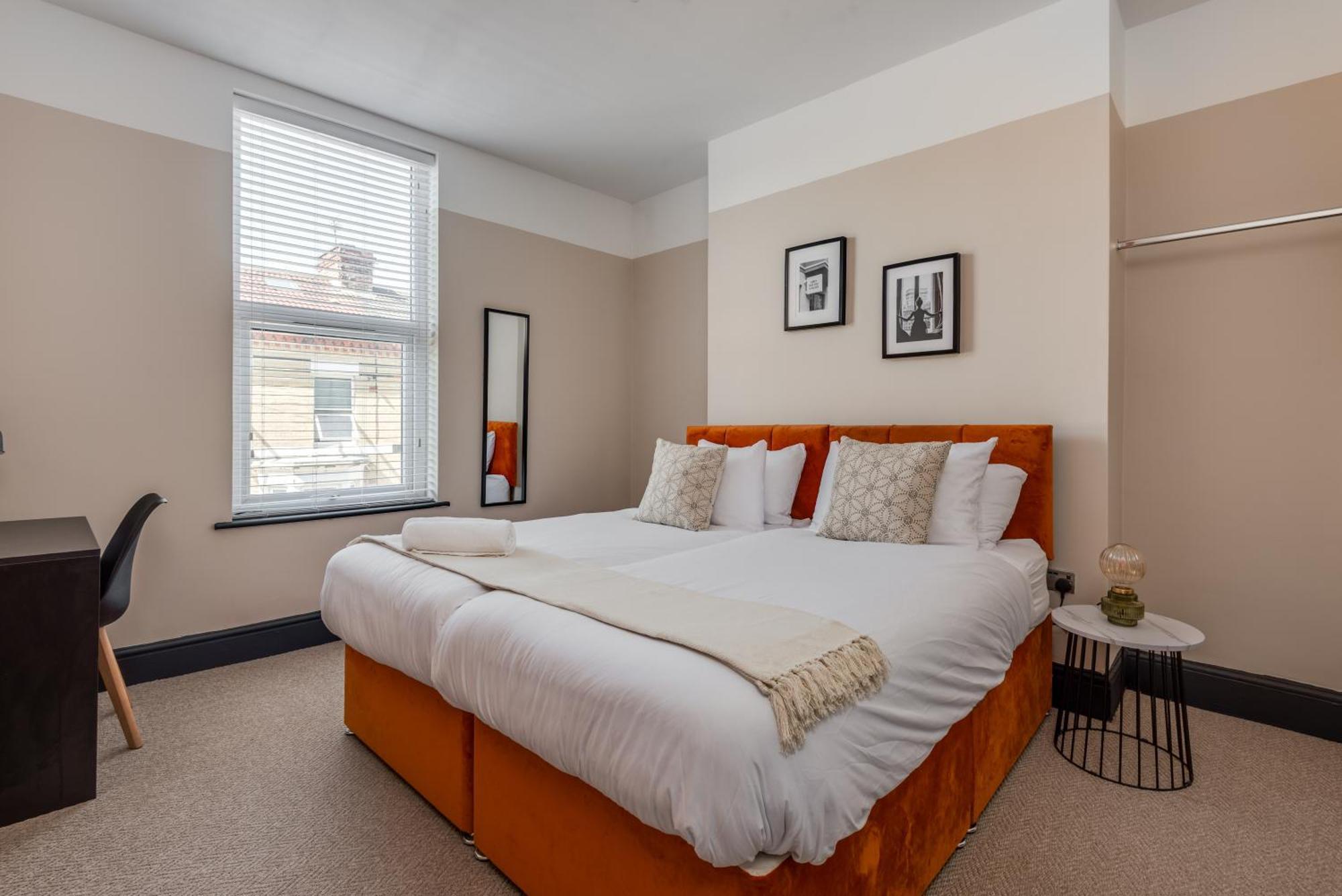 The Rockfield By Serene Stylish 6br Near Anfield With Bar Parking Virgin Media And Fast Wifi Guest house Liverpool