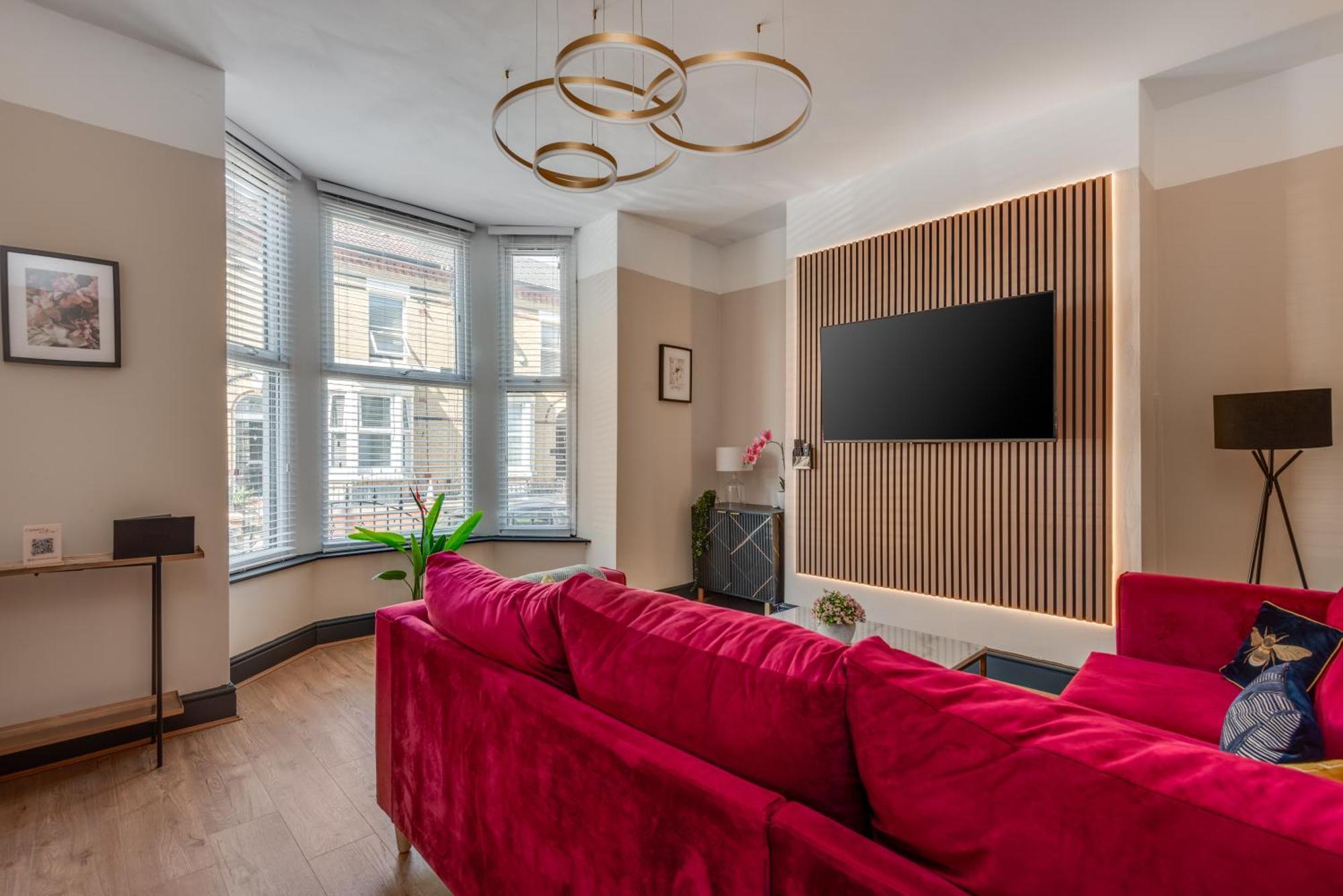 The Rockfield By Serene Stylish 6br Near Anfield With Bar Parking Virgin Media And Fast Wifi Guest house