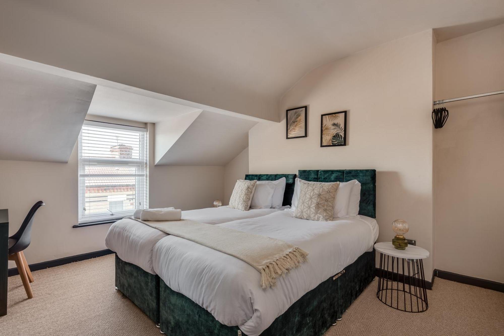 The Rockfield By Serene Stylish 6br Near Anfield With Bar Parking Virgin Media And Fast Wifi Liverpool