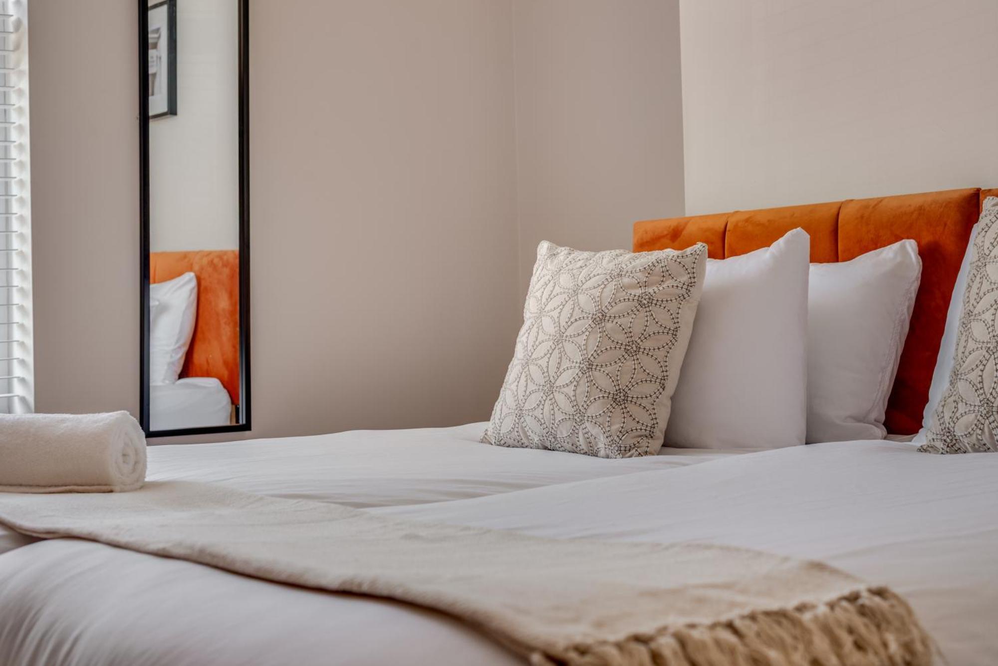Guest house The Rockfield By Serene Stylish 6br Near Anfield With Bar Parking Virgin Media And Fast Wifi